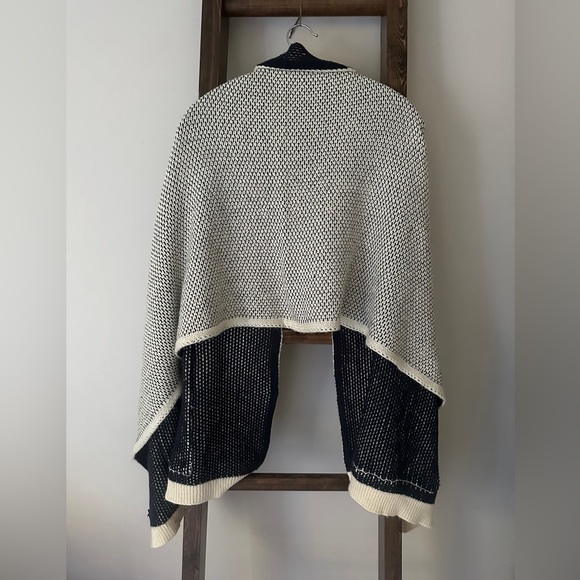 Indigo shawl with pockets - Picture 2 of 8